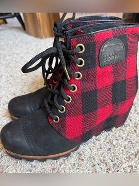 Sorel PDX Wedge Boots Women’s Red Black Buffalo Plaid 9.5 Booties